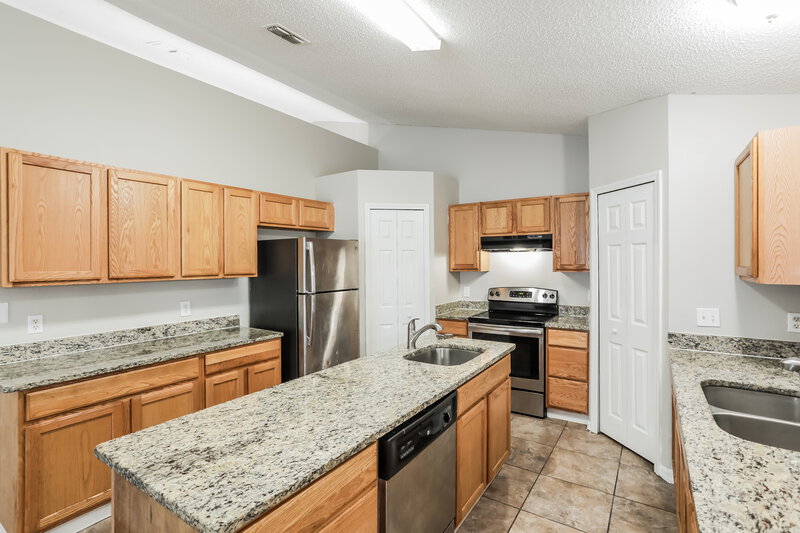 1,960/Mo, 3190 Sedona Trail Jacksonville, FL 32208 Kitchen View 2