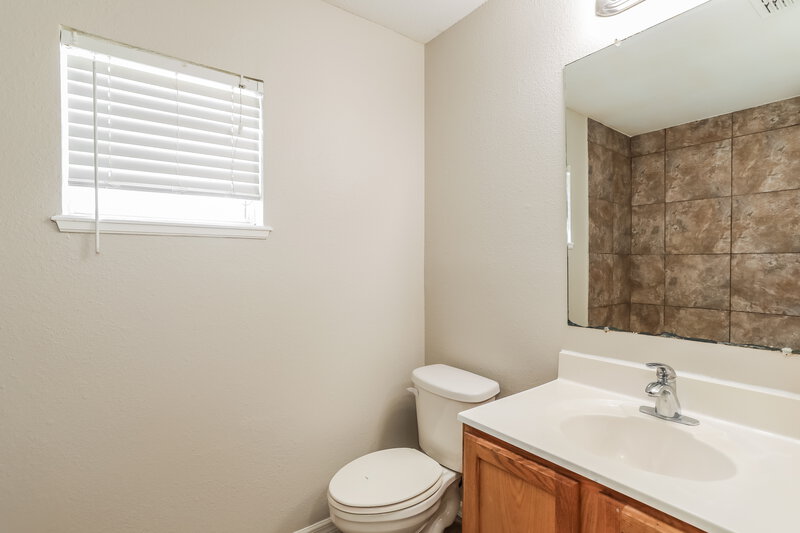 1,960/Mo, 3190 Sedona Trail Jacksonville, FL 32208 Bathroom View