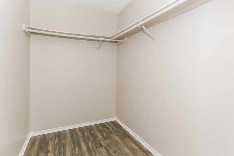 1,720/Mo, 11002 Traci Lynn Dr Jacksonville, FL 32218 Walk In Closet View