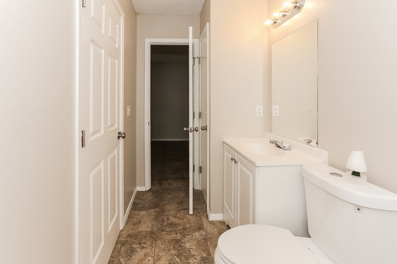 1,720/Mo, 11002 Traci Lynn Dr Jacksonville, FL 32218 Bathroom View 2