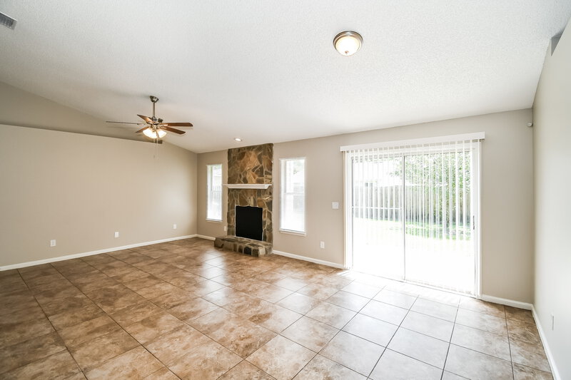 1,815/Mo, 8133 W Fieldside Dr Jacksonville, FL 32244 Living Room View