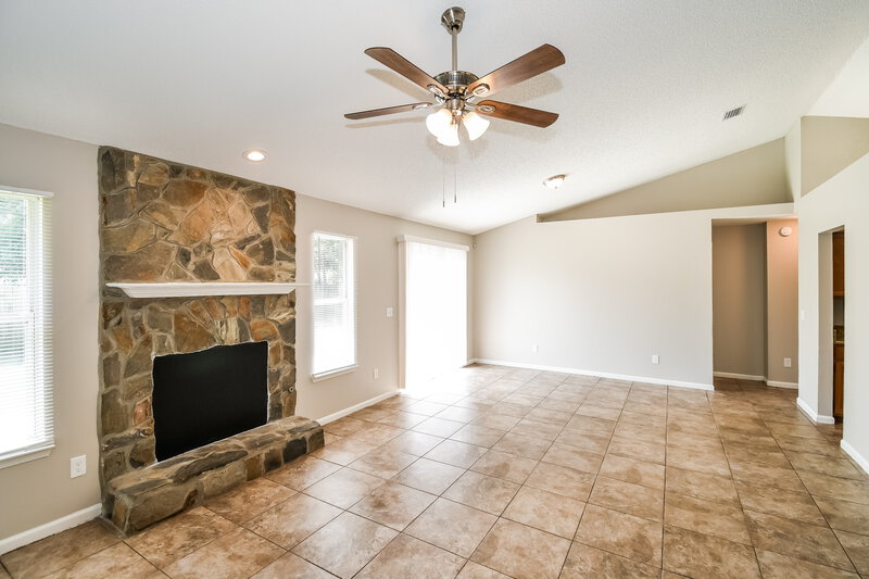 1,815/Mo, 8133 W Fieldside Dr Jacksonville, FL 32244 Living Room View 5