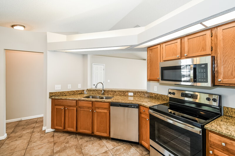 1,815/Mo, 8133 W Fieldside Dr Jacksonville, FL 32244 Kitchen View 2