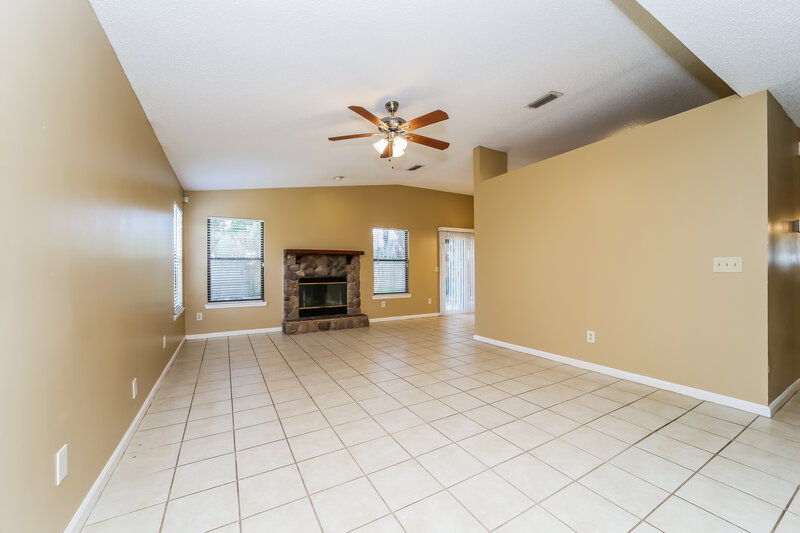 1,910/Mo, 2244 Aspen Ridge Ct Jacksonville, FL 32233 Living Room View