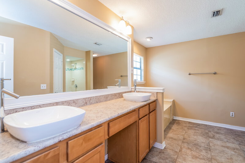 2,710/Mo, 8536 Iron Mill Ct Jacksonville, FL 32244 Main Bathroom View
