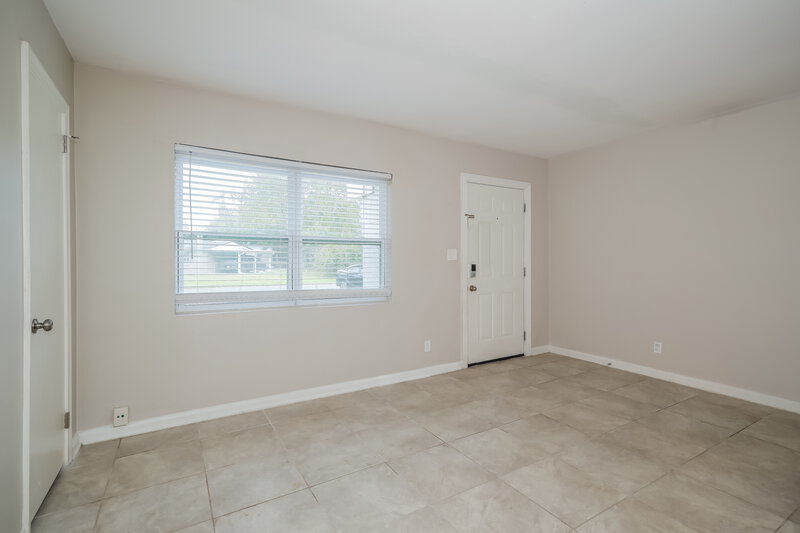 1,475/Mo, 6239 Commodore Dr Jacksonville, FL 32244 Living Room View