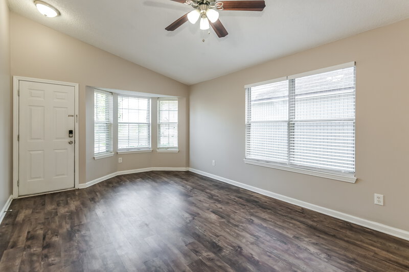 1,435/Mo, 5137 Glen Alan Ct N Jacksonville, FL 32210 Living Room View 2