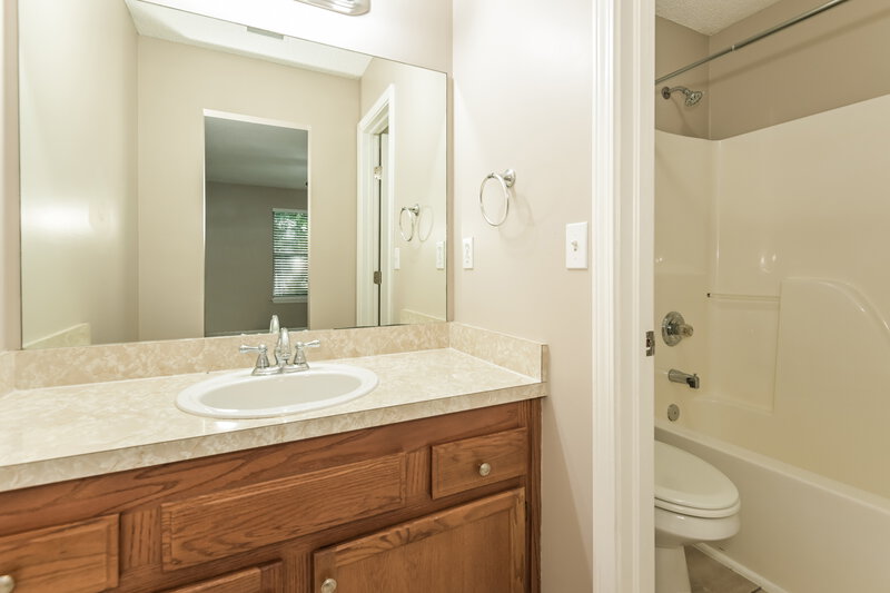 1,435/Mo, 5137 Glen Alan Ct N Jacksonville, FL 32210 Main Bathroom View