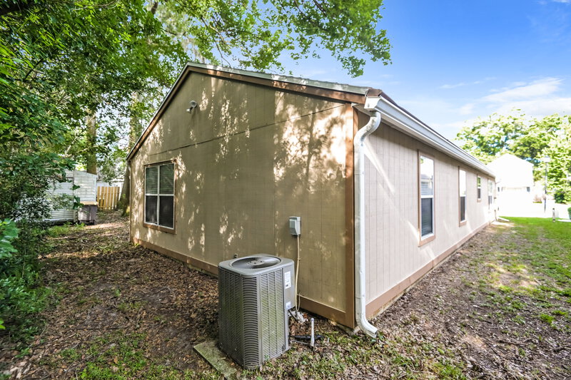 1,435/Mo, 5137 Glen Alan Ct N Jacksonville, FL 32210 Rear View