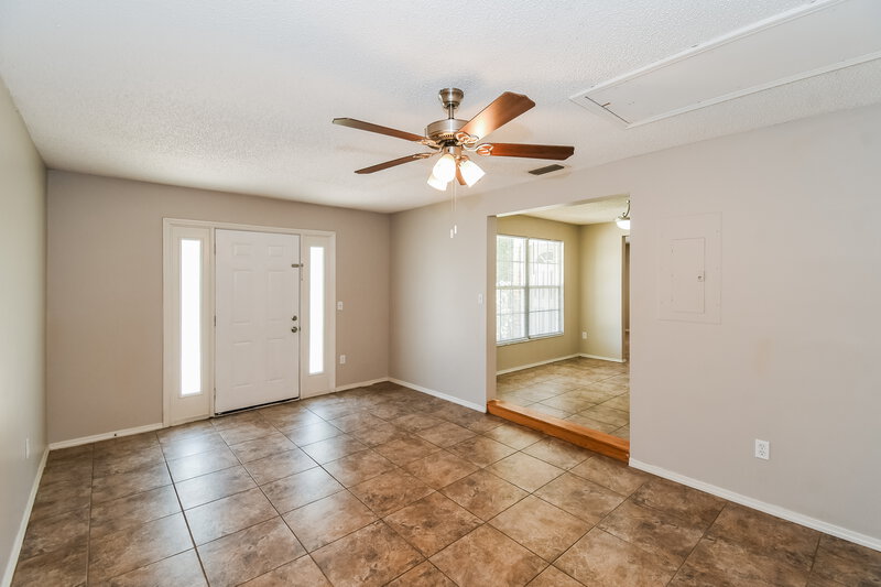 1,630/Mo, 8244 Yolanda Ct Jacksonville, FL 32210 Living Room View