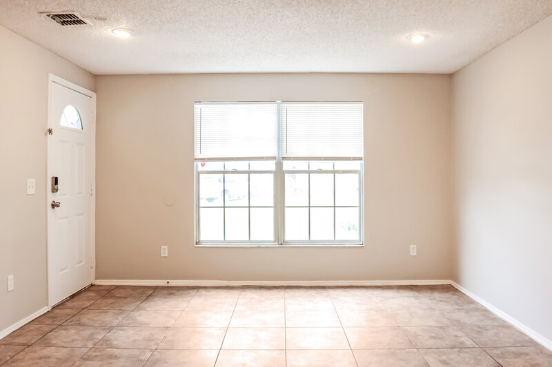 1,635/Mo, 8244 Yolanda Ct Jacksonville, FL 32210 Living Room View 2