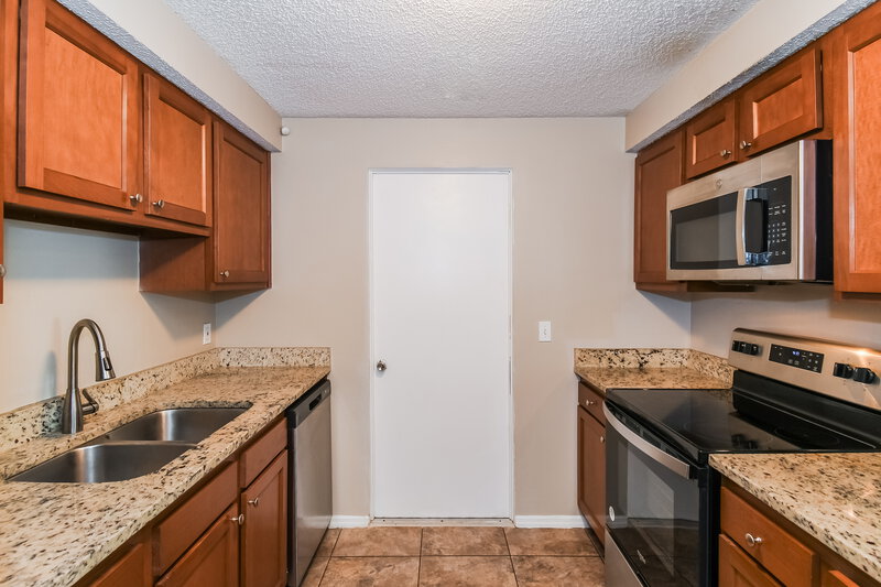 1,630/Mo, 8244 Yolanda Ct Jacksonville, FL 32210 Kitchen View 2