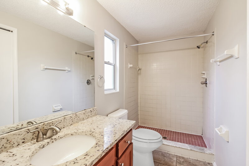 1,635/Mo, 8244 Yolanda Ct Jacksonville, FL 32210 Main Bathroom View