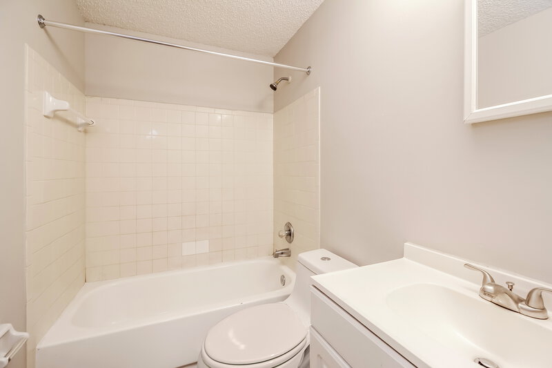 1,635/Mo, 8244 Yolanda Ct Jacksonville, FL 32210 Bathroom View
