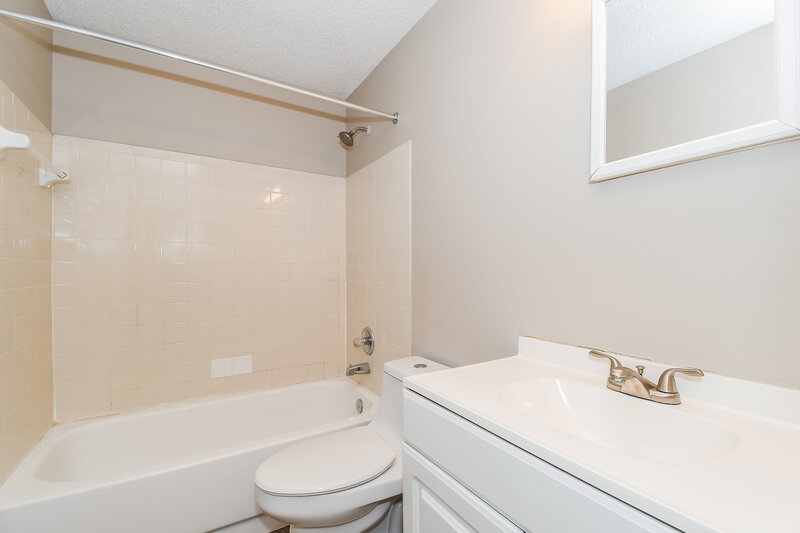 1,630/Mo, 8244 Yolanda Ct Jacksonville, FL 32210 Bathroom View