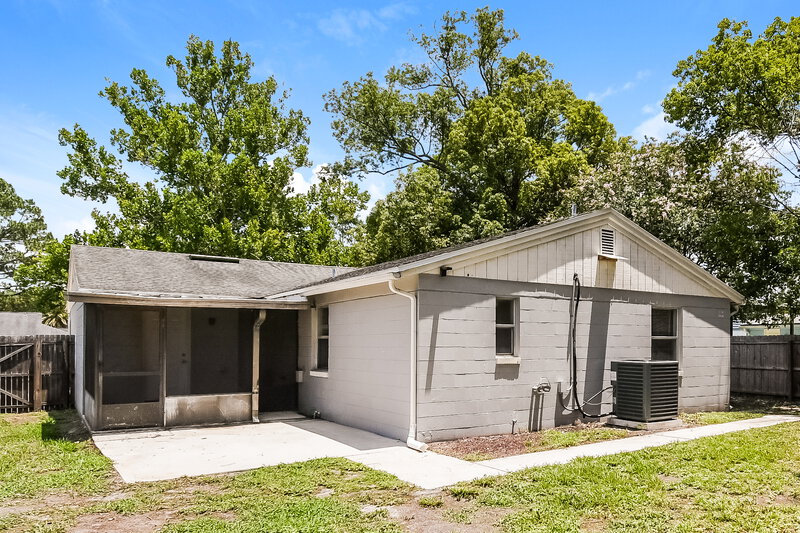 1,630/Mo, 8244 Yolanda Ct Jacksonville, FL 32210 Rear View