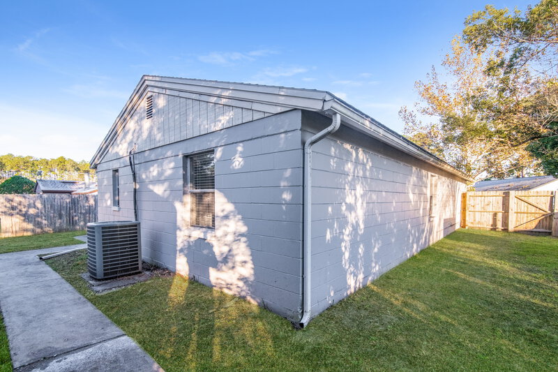 1,635/Mo, 8244 Yolanda Ct Jacksonville, FL 32210 Rear View 3