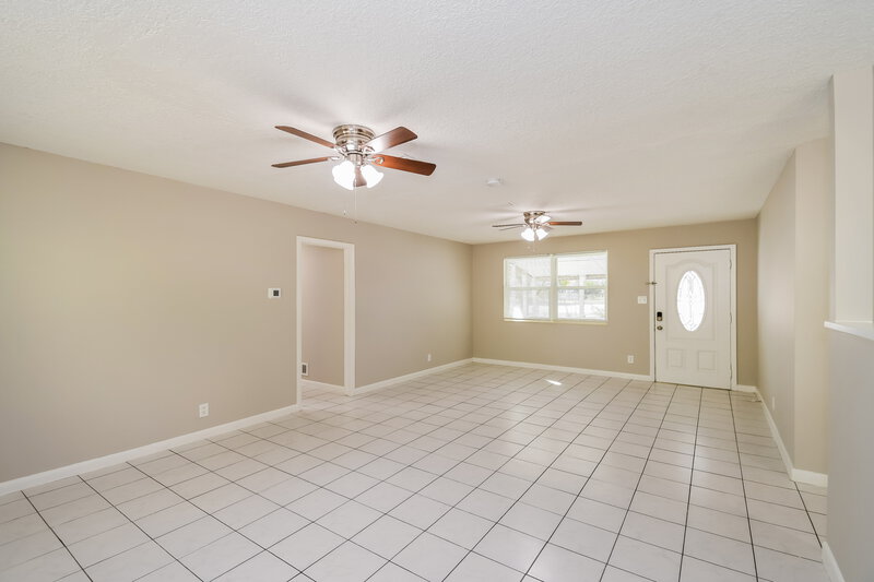 2,520/Mo, 4307 Lane Ave S Jacksonville, FL 32210 Living Room View