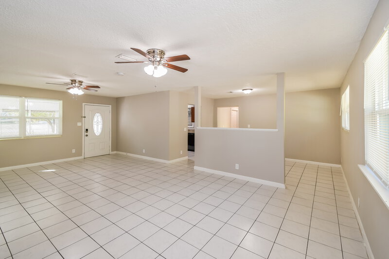 2,520/Mo, 4307 Lane Ave S Jacksonville, FL 32210 Living Room View 3
