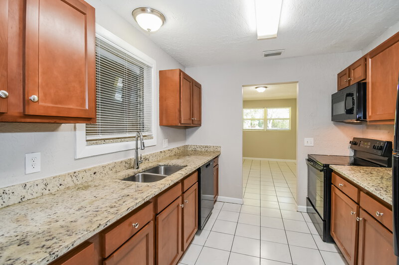 2,520/Mo, 4307 Lane Ave S Jacksonville, FL 32210 Kitchen View 2
