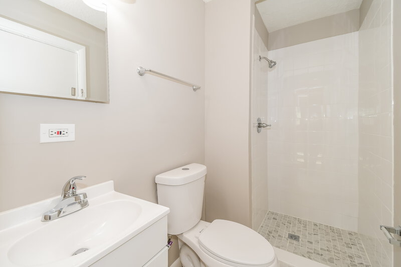 2,520/Mo, 4307 Lane Ave S Jacksonville, FL 32210 Main Bathroom View