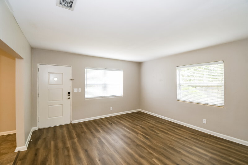 1,420/Mo, 5118 Kingsbury St Jacksonville, FL 32205 Living Room View