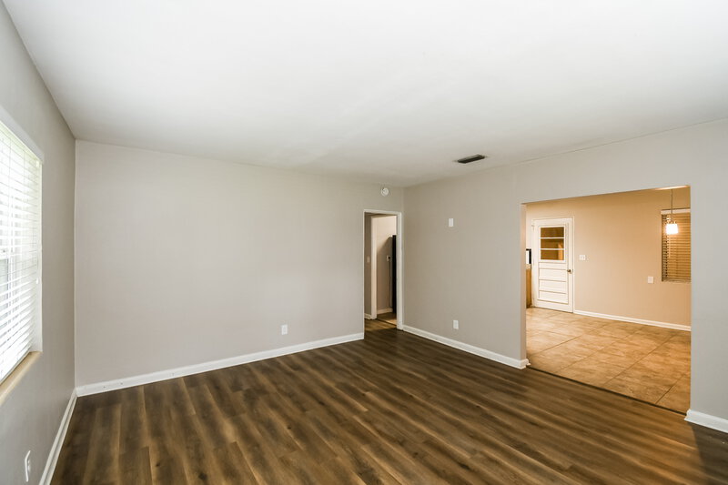1,420/Mo, 5118 Kingsbury St Jacksonville, FL 32205 Living Room View 2