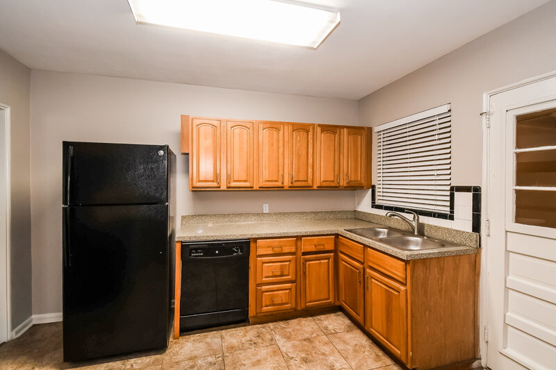 1,420/Mo, 5118 Kingsbury St Jacksonville, FL 32205 Kitchen View
