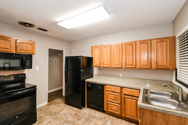 1,420/Mo, 5118 Kingsbury St Jacksonville, FL 32205 Kitchen View 2
