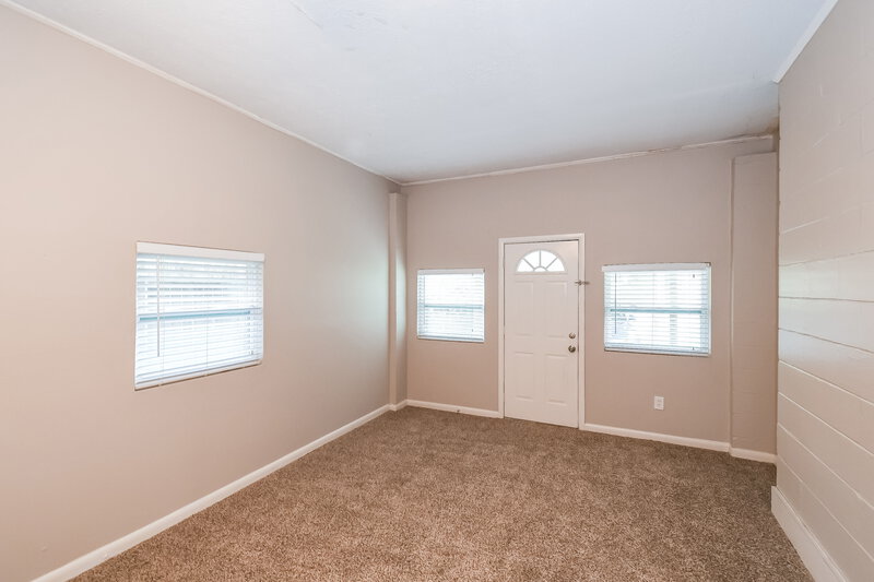 1,420/Mo, 5118 Kingsbury St Jacksonville, FL 32205 Family Room View 2
