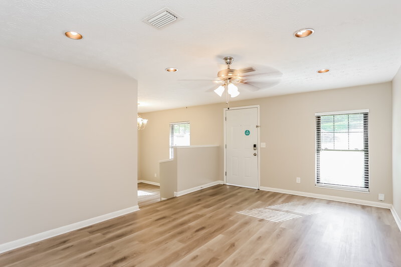 1,850/Mo, 1655 Aletha Dr Jacksonville, FL 32211 Living Room View