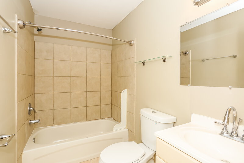 1,535/Mo, 1923 Griflet Rd Jacksonville, FL 32211 Main Bathroom View