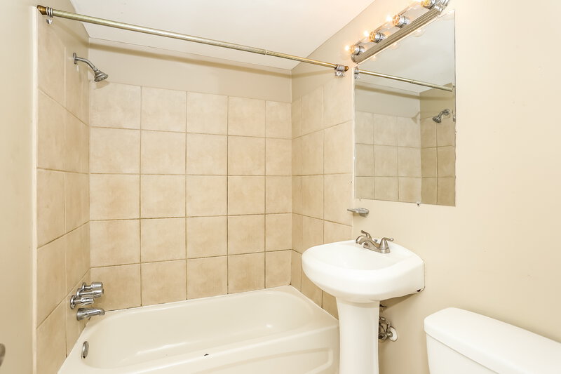 1,535/Mo, 1923 Griflet Rd Jacksonville, FL 32211 Bathroom View