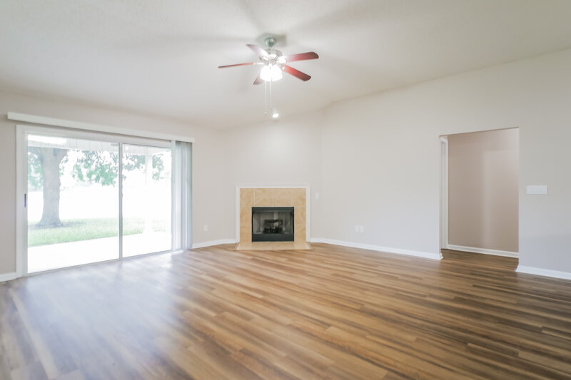 2,265/Mo, 862 E Red House Branch Rd Saint Augustine, FL 32084 Living Room View