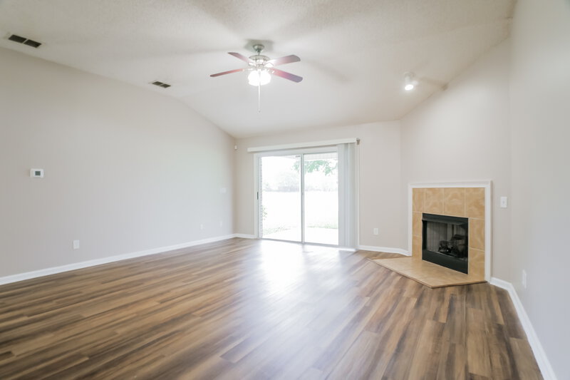 2,265/Mo, 862 E Red House Branch Rd Saint Augustine, FL 32084 Living Room View 2