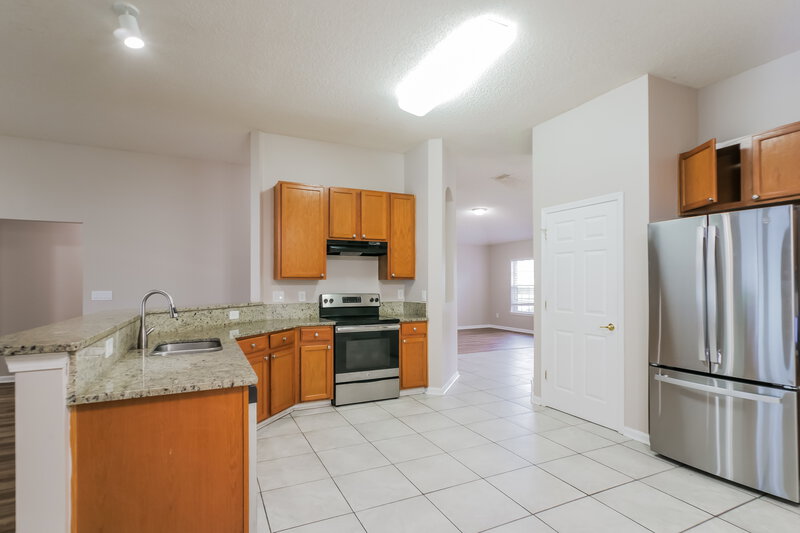2,265/Mo, 862 E Red House Branch Rd Saint Augustine, FL 32084 Kitchen View