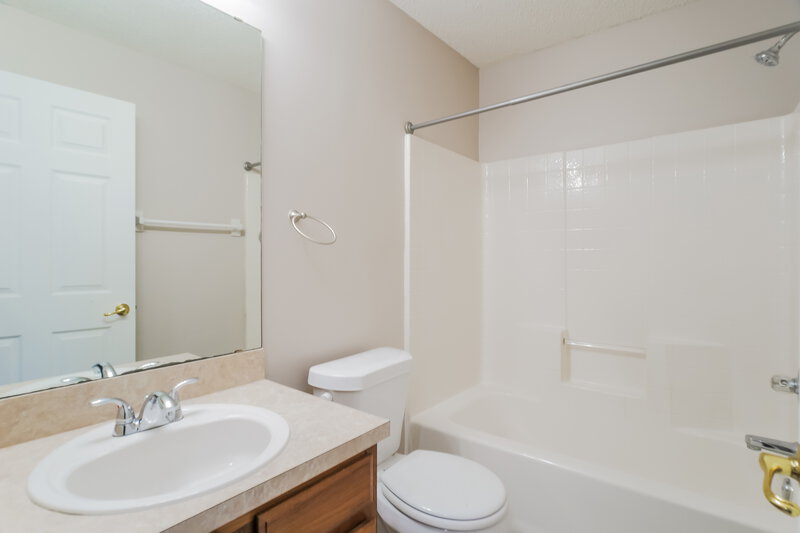 2,265/Mo, 862 E Red House Branch Rd Saint Augustine, FL 32084 Bathroom View