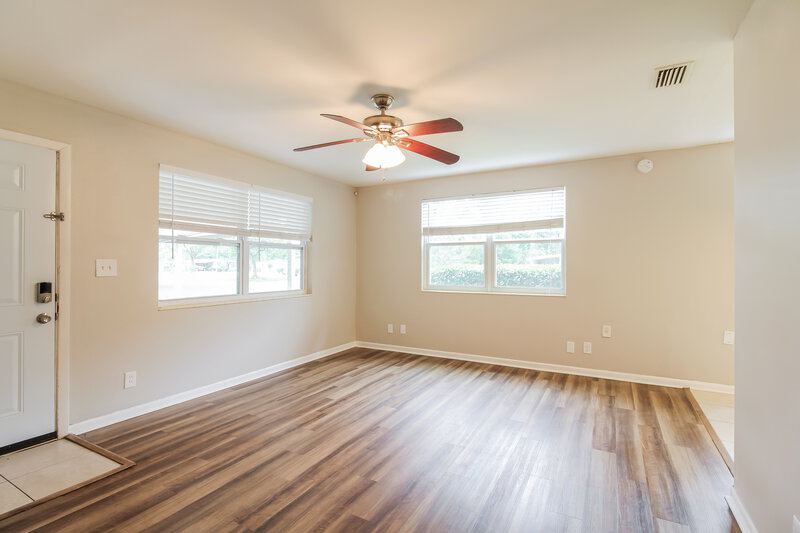 1,470/Mo, 4608 Morley Ln Jacksonville, FL 32210 Living Room View 2