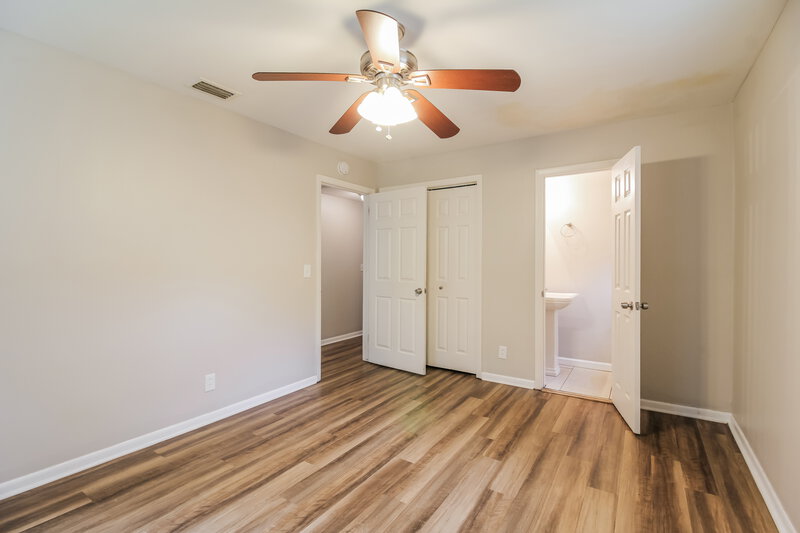 1,470/Mo, 4608 Morley Ln Jacksonville, FL 32210 Main Bedroom View 2