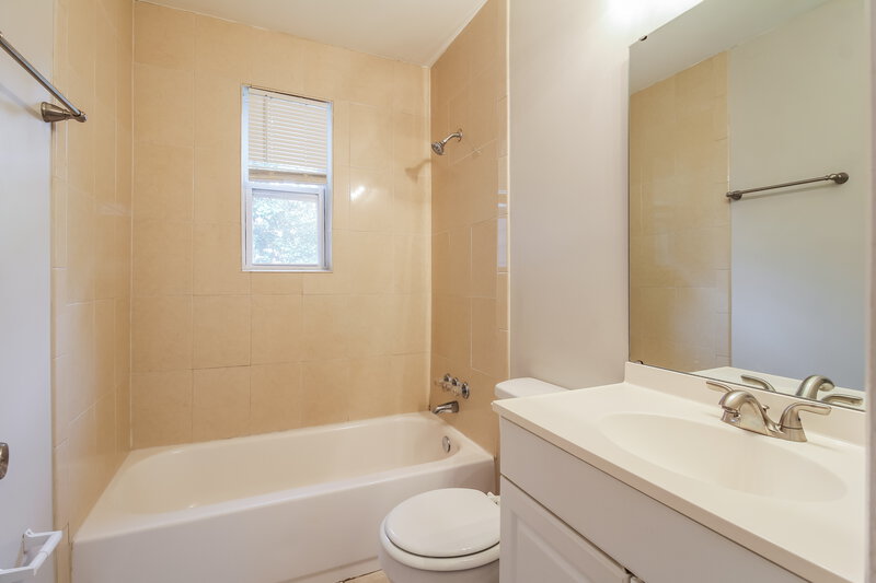 1,470/Mo, 4608 Morley Ln Jacksonville, FL 32210 Bathroom View