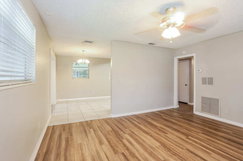 1,640/Mo, 4733 Samba Dr Jacksonville, FL 32210 Family Room View 2