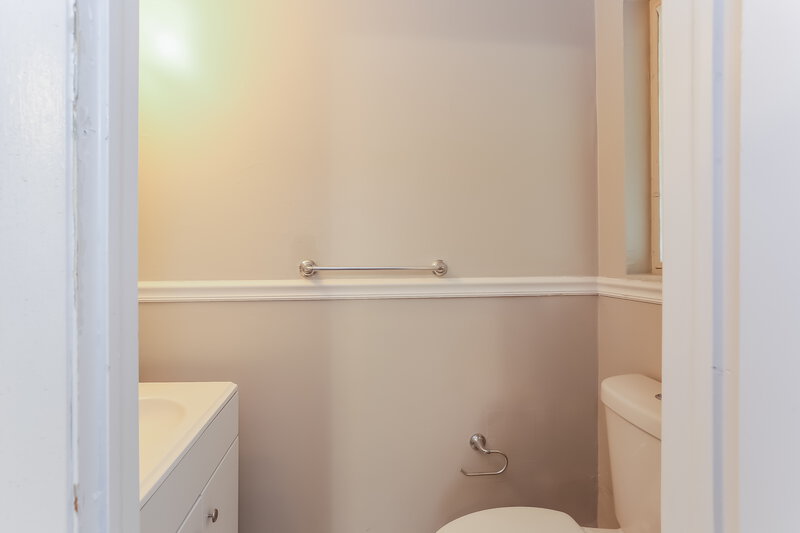 1,640/Mo, 4733 Samba Dr Jacksonville, FL 32210 Main Bathroom View