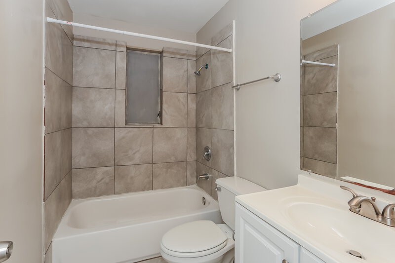 1,640/Mo, 4733 Samba Dr Jacksonville, FL 32210 Bathroom View