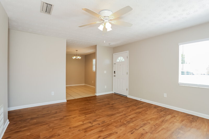 1,605/Mo, 6123 Bizier Rd Jacksonville, FL 32244 Living Room View