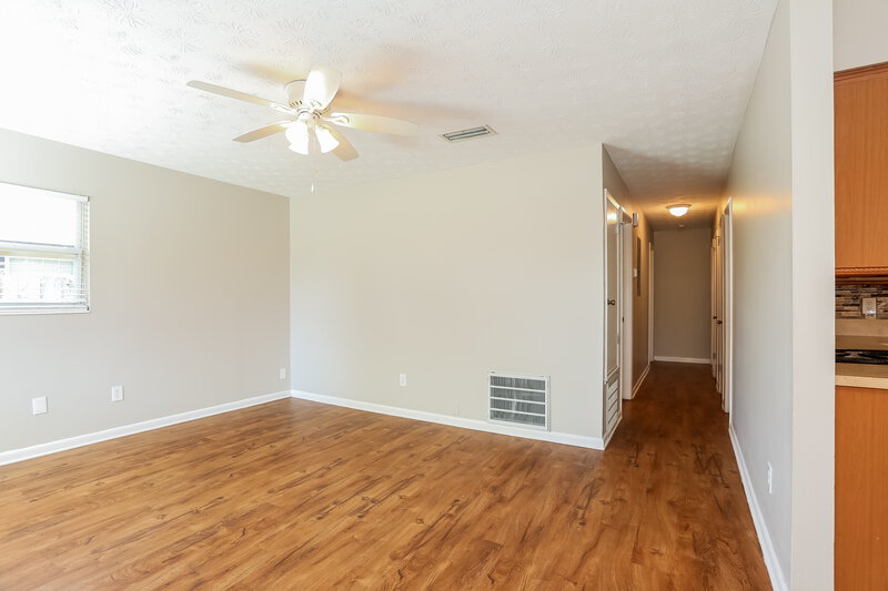 1,605/Mo, 6123 Bizier Rd Jacksonville, FL 32244 Living Room View 2