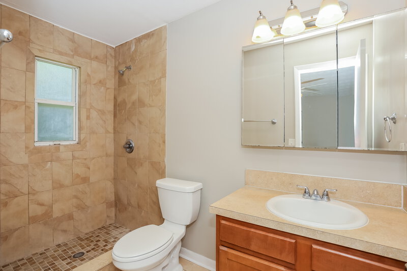 1,605/Mo, 6123 Bizier Rd Jacksonville, FL 32244 Main Bathroom View