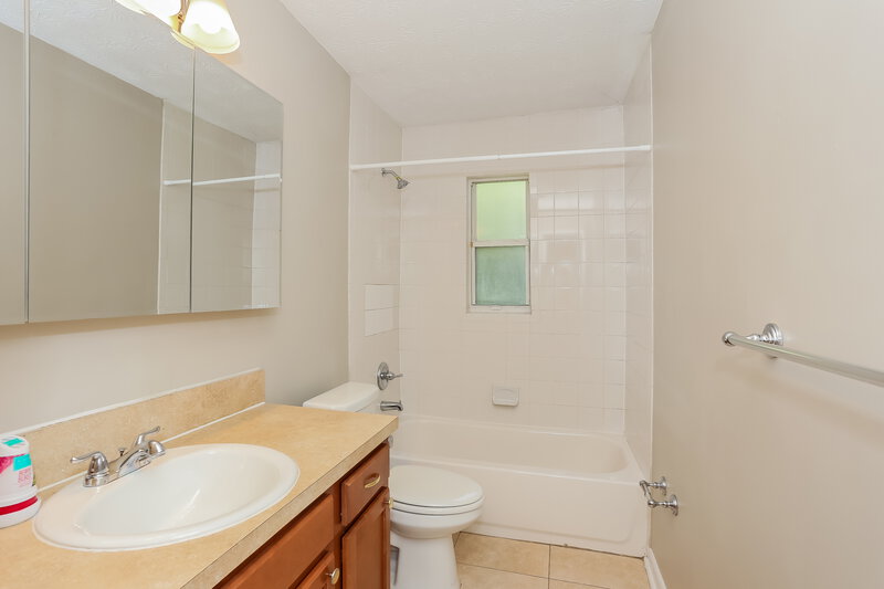 1,605/Mo, 6123 Bizier Rd Jacksonville, FL 32244 Bathroom View