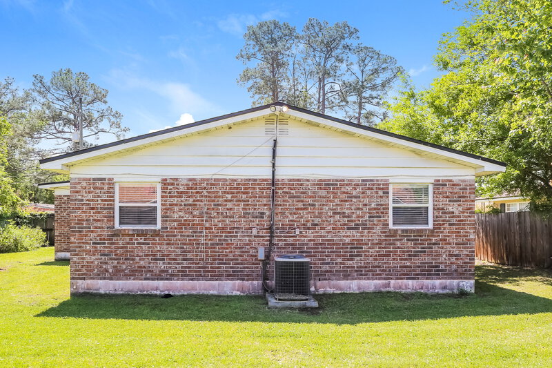 1,605/Mo, 6123 Bizier Rd Jacksonville, FL 32244 Rear View 2