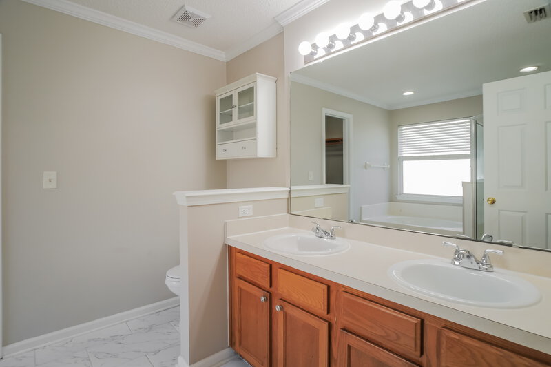 2,330/Mo, 788 Mackenzie Cir St Augustine, FL 32092 Main Bathroom View