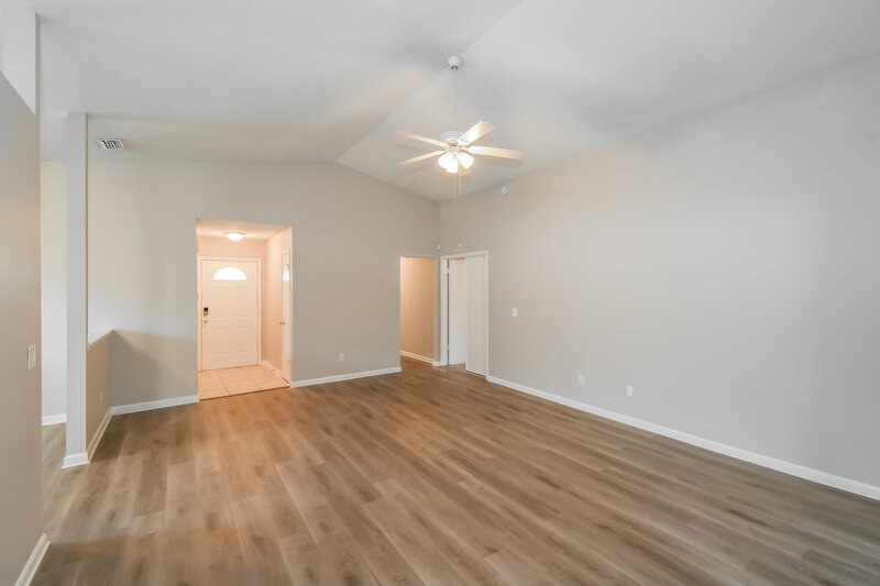 1,940/Mo, 8760 Kersey Dr Jacksonville, FL 32216 Living Room View
